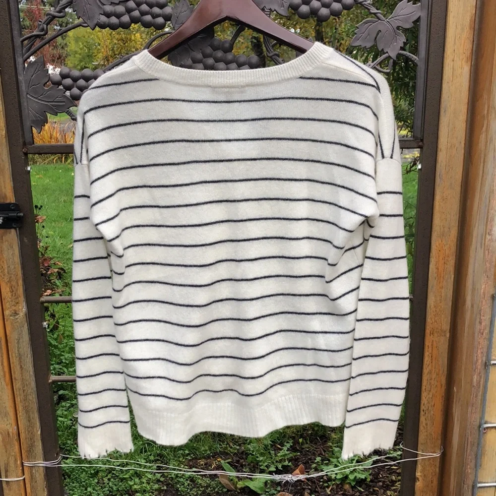 Lilla|P gray and white striped cashmere sweater size XS